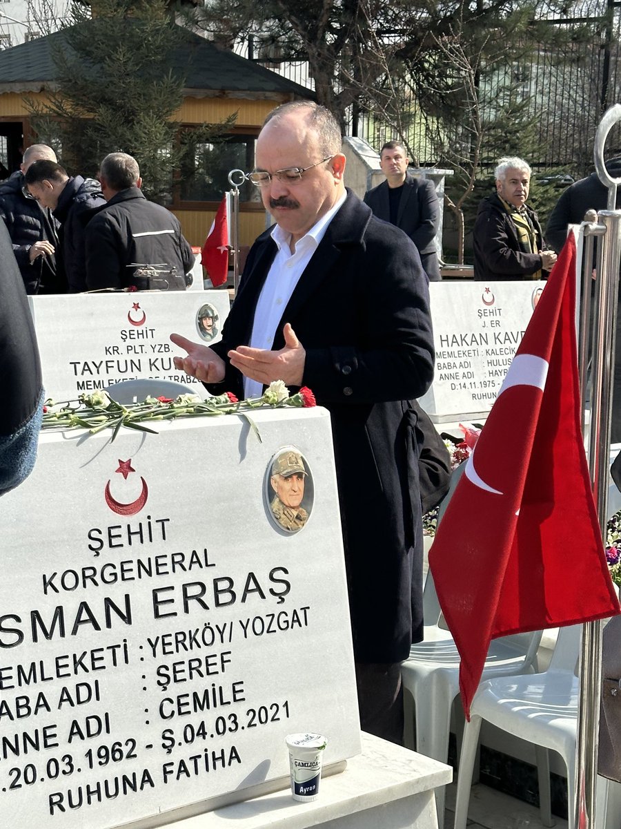 Şehadet ile ebediyete irtihal eden, yiğit komutanımız, 
8. Kolordu Komutanı Korgeneral Osman ERBAŞ’ı 3. sene-i devriyesinde, ailesi ve sevenleriyle birlikte -kabri başında- dualarla andık.
🇹🇷🤲🏻💐