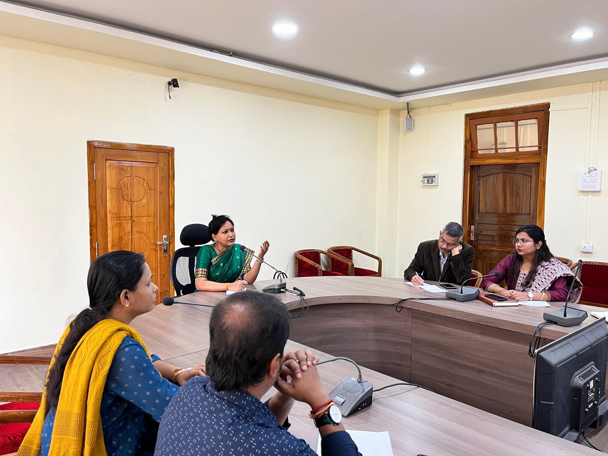 nalbari_dc's tweet photo. A meeting discussing the implementation of flagship schemes of Govt. of India was held today under the chairmanship of DC Nalbari Smt. @varnalideka, IAS in the presence of DDC, ADC, ACs and HoDs from concerned departments.
@CMOfficeAssam @himantabiswa https://t.co/MaWpa8l79Z
