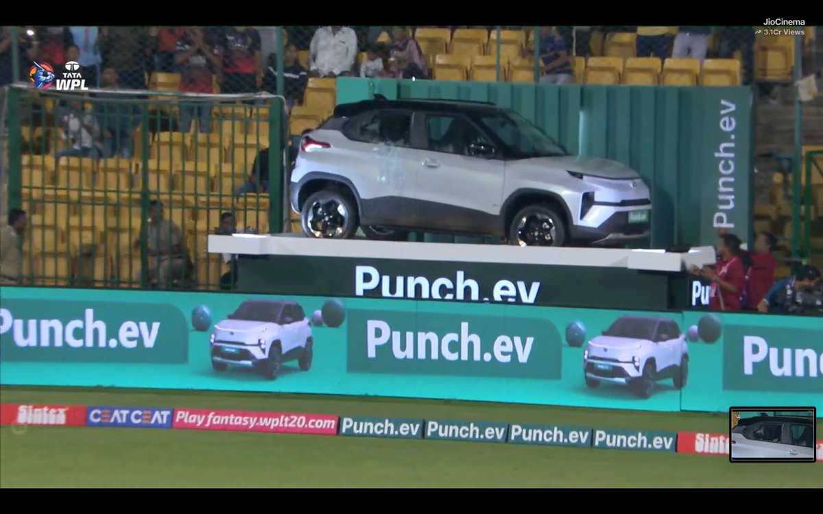 Car window breaking performance by Ellyse Perry ♥️
🚗🏏
#WPL #RCBvsUPW #RCB #EllysePerry #SmritiMandhana #alyssahealy #TataPunchev #TataPunch #TataMotors