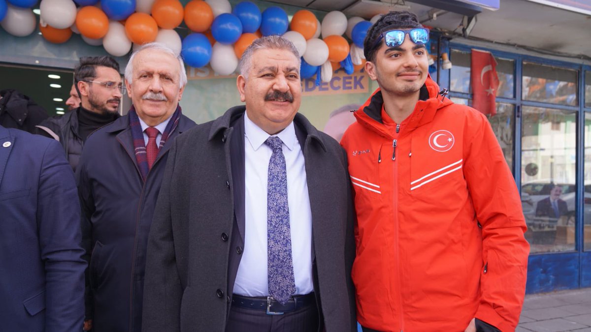 • İçişleri Eski Bakanımız, AK Parti Erzurum Milletvekilimiz Sn. Selami Altınok, AK Parti MKYK Üyemiz Sn. Fevzi Polat, İlçe Başkanımız Sn. Haktan Ömeroğlu, İl Gençlik Kolları Başkanımız Sn. Gökberk Kocaaliler ve İlçe Kadın Kolları Başkanımız Sn. Saniye Tokçe’yle birlikte Seçim