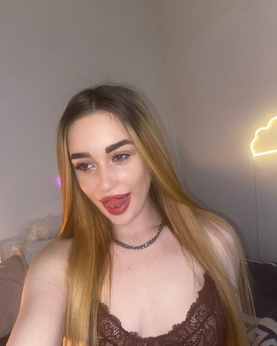 Can you guess what I&rsquo;m thinking about? 💭 https://t.co/anUQJZKTXH<a href="/tag/bodysuit"class="tags"><span>#bodysuit</span></a><a href="/tag/new"class="tags"><span>#new</span></a><a href="/tag/longhair"class="tags"><span>#longhair</span></a><a href="/tag/blondegirl"class="tags"><span>#blondegirl</span></a>