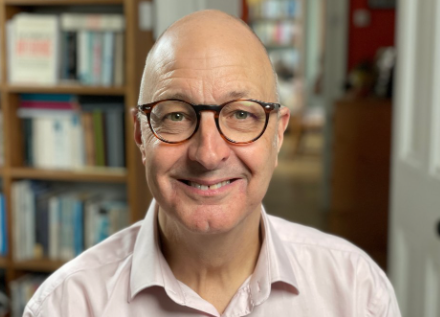 A very warm welcome to our new Rector @SimonFanshawe who begins his term of office today. We look forward to working with him 'to embrace and promote the free exchange of ideas as the core purpose of the University'. simonfanshawe.com/blog/