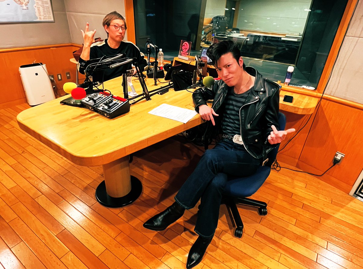 atu847's tweet image. 今週のKMLは...JOHNNY PANDORA（ @JohnnyPandora ）が登場😎✨
ベースボーカルのJOHNNYさんにお越しいただきます‼️

ロックンロール🎸な30分をお楽しみに📻

深夜2時から #FMヨコハマ で🤟
#radiko はこちら👇
radiko.jp/share/?t=20240…

#JOHNNYPANDORA #kml847