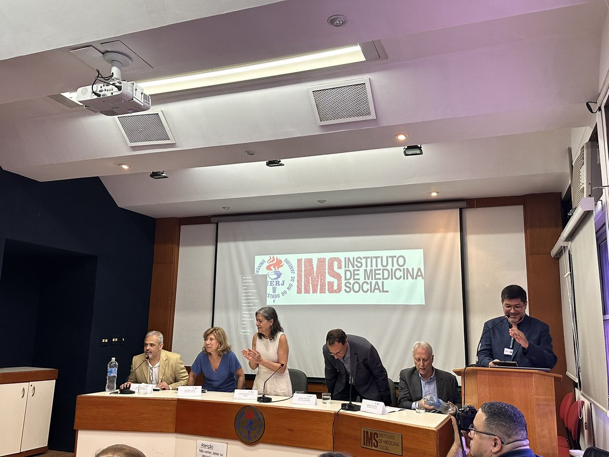 Honoured to attend @MR_DalPoz settlement event as director of the Instituto de Medicina Social - roundtable of academics from various disciplines