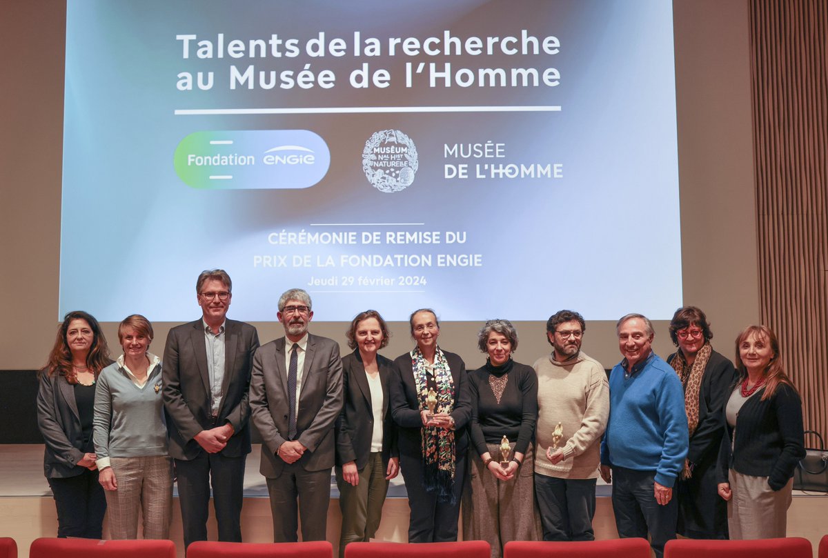 #Recherche 🔬 Cette année, le prix @FondationEngie – Talents de la recherche au @Musee_Homme a été attribué à 3 projets menés par des chercheuses du Muséum. Ils visent à mieux comprendre les liens que les sociétés entretiennent avec leur environnement. 👉 bit.ly/3IiLcbs