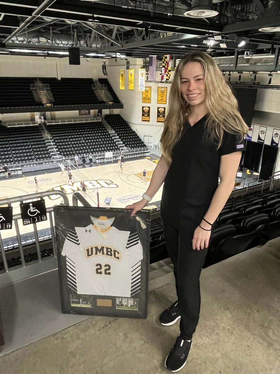 Great start to our Monday morning with alum @__alyssapalmucci swinging by the office to pick up her framed jersey.