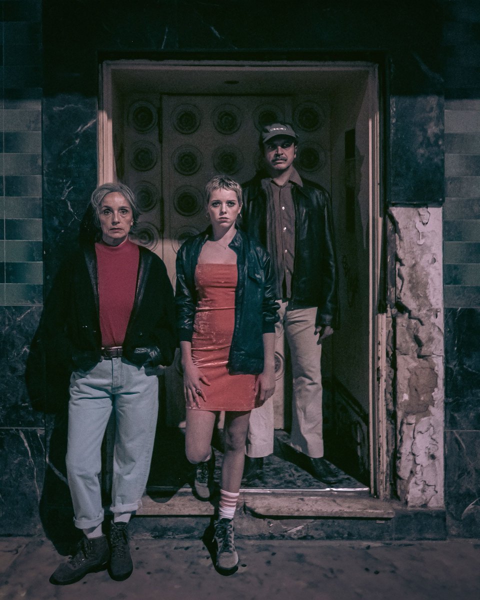 teatreprincipal's tweet photo. 💉 Alcohol, drogues, abismes... #Aviat #estrenam "Els dies bons" d'Aina Fullana, un nou muntatge teatral sobre una família travessada per les addiccions.
Coproducció del Principal amb @ProdDeFerro 
📌 Dissabte 16 i diumenge 17 de març ➡️ https://t.co/bSvIT4G1VZ https://t.co/4OC4tLsYwY