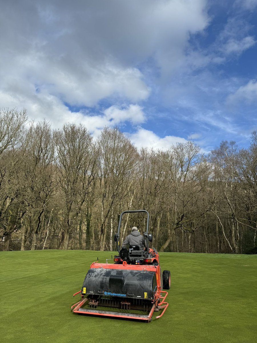 MelthamHG's tweet photo. No rain - perfect time to punch holes in the greens to help dry out the top few inch. That said the greens team will be starting to drain another 9 greens next week so these greens have to remain untouched like they have for the past 8 weeks in order to cut the turf effectively https://t.co/SvUEKk9nX4