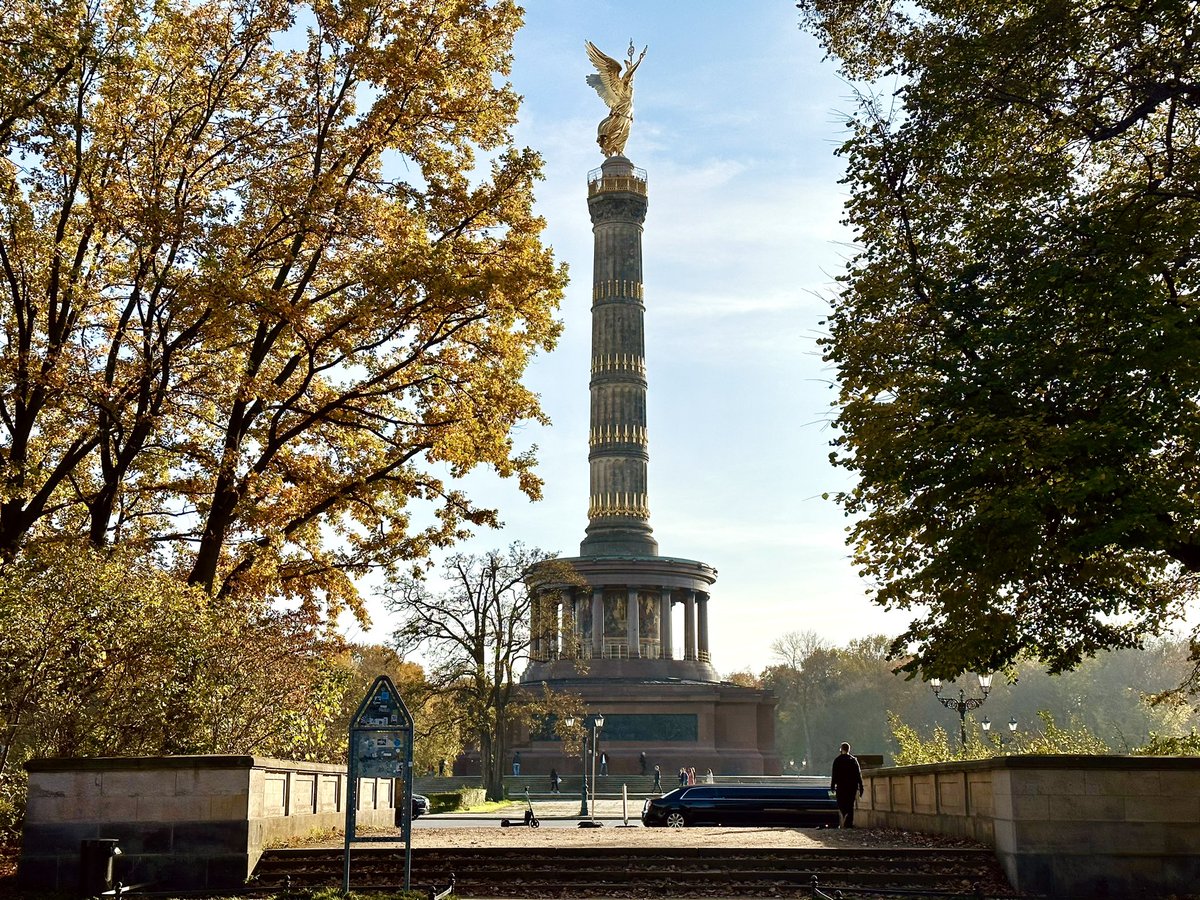 I’ve collaborated with my pal Pip on my blog. She’s written a short bit of history about 4 of Berlin’s best parks; Tiergarten, Tempelhof, Treptower, and Schillerpark. Have a look!

🖥️ Link below 👇