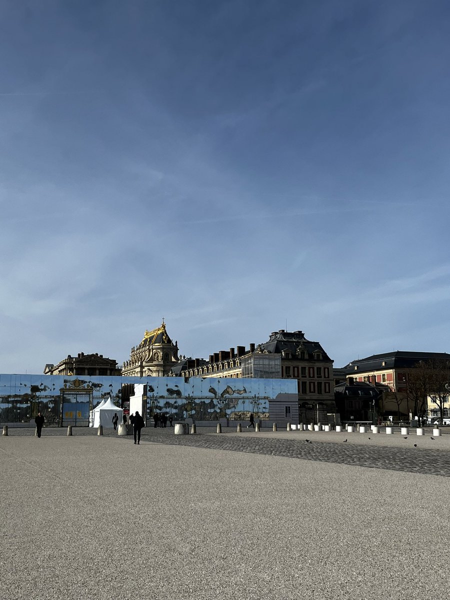 Vent de liberté et soleil sur Versailles cet après midi ! 
Constitutionnalisation de la liberté d’avorter . 
Congrès .