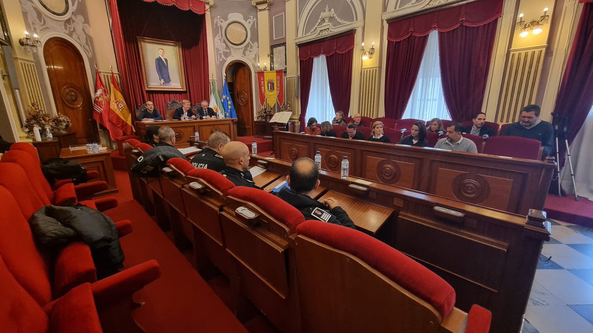 El delegado <a href="/J_L_Quintana/">José Luis Quintana</a> anuncia la creación de un grupo de trabajo para desarrollar el Plan de Seguridad de #Badajoz. 

📍El acuerdo se ha adoptado en la Junta Local de Seguridad celebrada hoy en el ayuntamiento pacense.