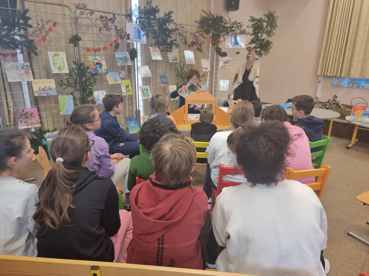 Chatel_Guyon's tweet photo. Le festival "Balade au pays des livres" revient du 14 au 24 mars et se met aux couleurs du sport à l'occasion de cette année olympique🏃📖
De nombreuses animations et expositions autour des Jeux Olympiques seront proposées aux familles le 16 et 17 mars de 14h30 à 18h 🙌 https://t.co/LMN6RaUnSE