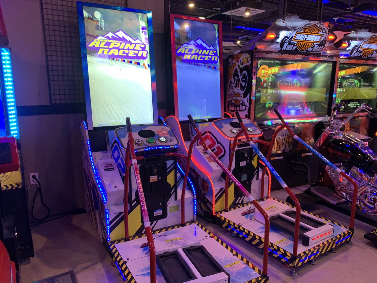 同じスターフィールドにあるゲームセンター。懐かしのアウトラン2