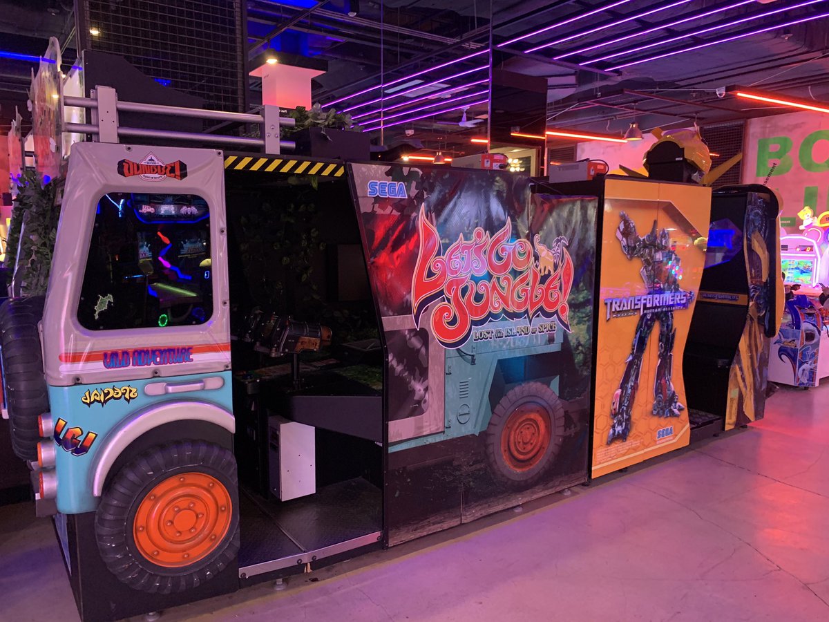 同じスターフィールドにあるゲームセンター。懐かしのアウトラン2