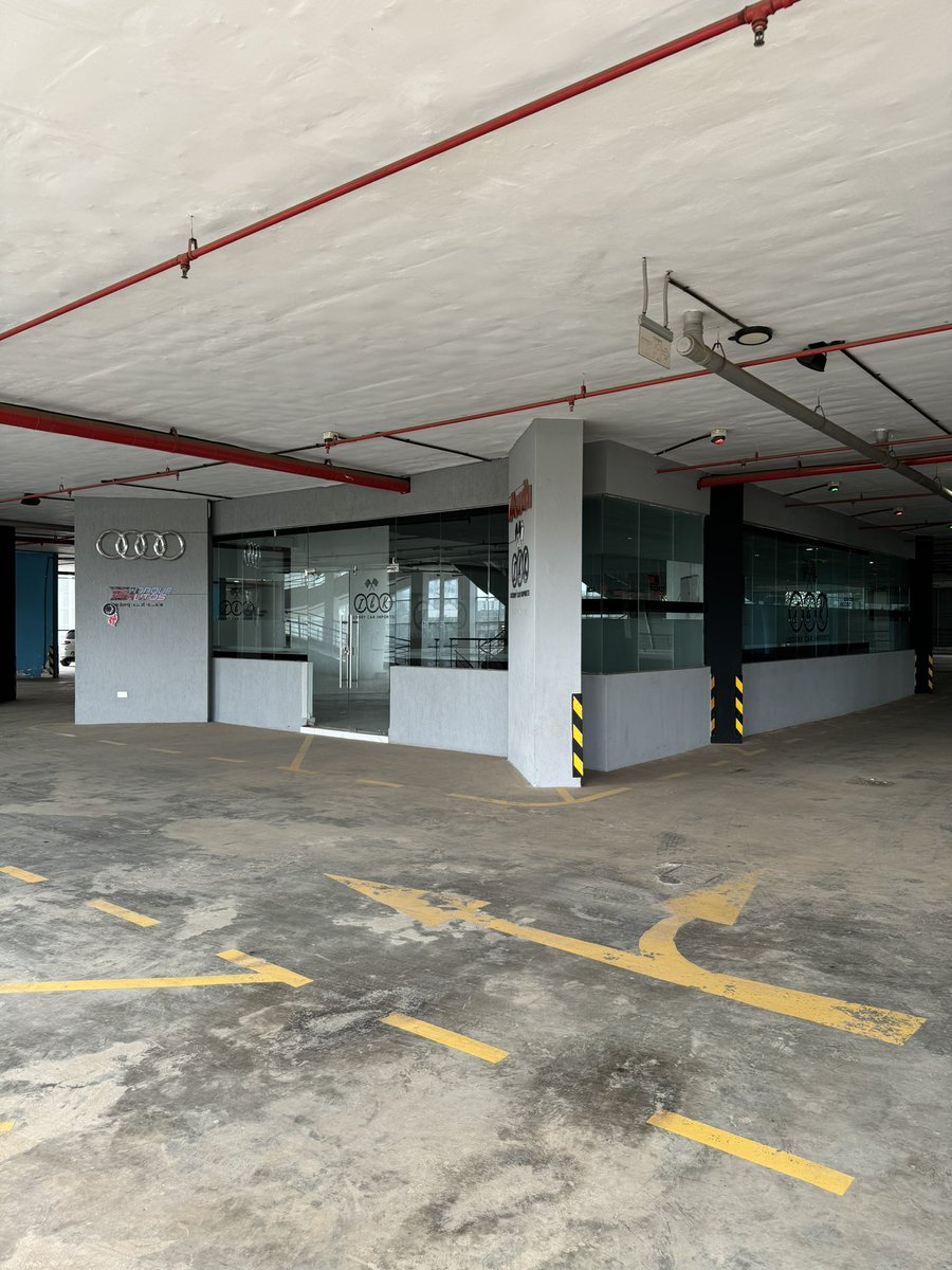 KhalifKairo's tweet image. Romans 12: 19-21.
We have officially taken over Diamond plaza II , 3rd floor which was under IBK. This will be the third kaiandkaro.com branch in Nairobi.
To those who have been expecting our downfall, sitback and watch because my GOD has just started blessing us.