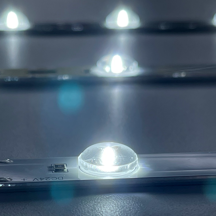 Licht und Leistung (bilder-plus.de)

Mehr Licht pro Leistung! Unsere neuen LED-Chips erzeugen 135 Lumen je Watt und sind dazu auch noch flexibler einsetzbar