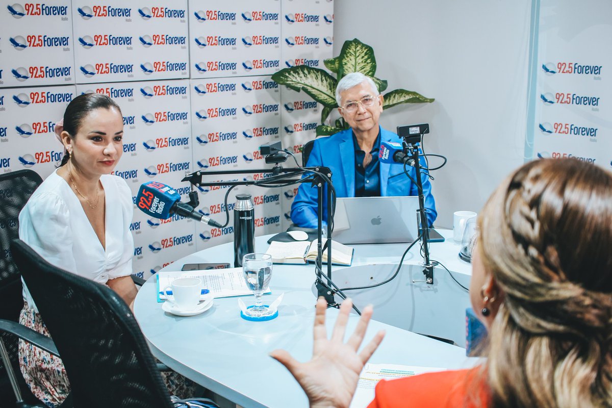 Con ello, reconocemos el indudable trabajo de las mujeres como cuidadoras del hogar y como pilar fundamental de la sociedad. También las estamos capacitando como emprendedoras para que se conviertan en un soporte económico de sus hogares o alcancen su independencia económica.