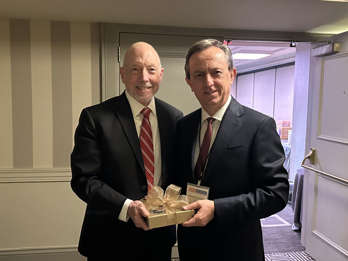 Muhammed__Sahin's tweet photo. Amerikan Eğitim Konseyi'ne üye üniversitelerin rektörlerinin katıldığı "2024 ACE Presidents & Chancellors Summit" toplantısı Washington DC'de başladı, @MEFuniversitesi olarak yerimizi aldık. İlk olarak ACE Başkanı Ted Mitchell bizi karşıladı. #ACEPCS2024 https://t.co/ExDAhuZl8R