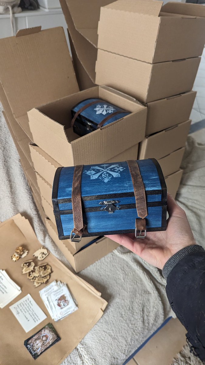 Your Monster Hunter chests are ready to join their new home! For shipments outside Europe, it can take two weeks, and 3 days for France. If you have any questions feel free to contact me on Twitter. Thanks again for your purchases, I hope you will enjoy these creations!
