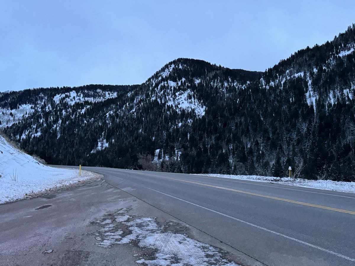 UDOTcottonwoods's tweet photo. 🚨#RoadWeatherUpdate🚨
The #TractionLaw has been lifted in Big & Little Cottonwood Canyons. #SR190 #SR210
REMINDER: This is based on current road conditions, is subject to change at any time, and applies to both travel directions.
@UDOTTRAFFIC @UtahDOT @UDOTRegionTwo https://t.co/Ns2xFQnGw5