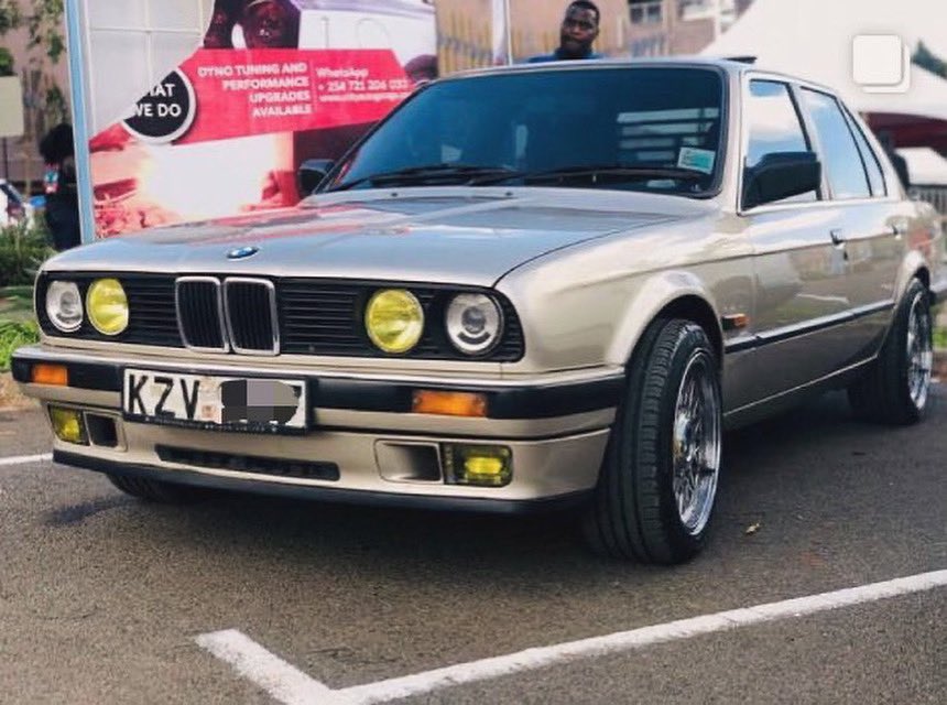 Believe it or not…it’s her👇🏽younger #sister the #e30 #M3 that started the #power #hp war we enjoy today.

“Ya ya” some think it’s the #190e / #192 #evo {(That’s what they call them. Right?) We would t know}

#For the #love of #cars
#classic #bmw E30
#photooftheday