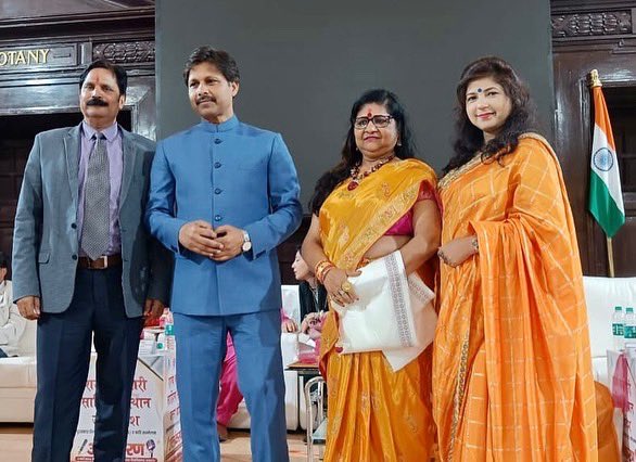 dr_hariom_ias's tweet photo. राज्य कर्मचारी साहित्य संस्थान, उत्तर प्रदेश।वार्षिक पुरस्कार वितरण समारोह की झलकियाँ।#drhariomias #rkss #akhilesh #mishra #poetry #shayri #writer #awards https://t.co/gD8k4B6dJ3