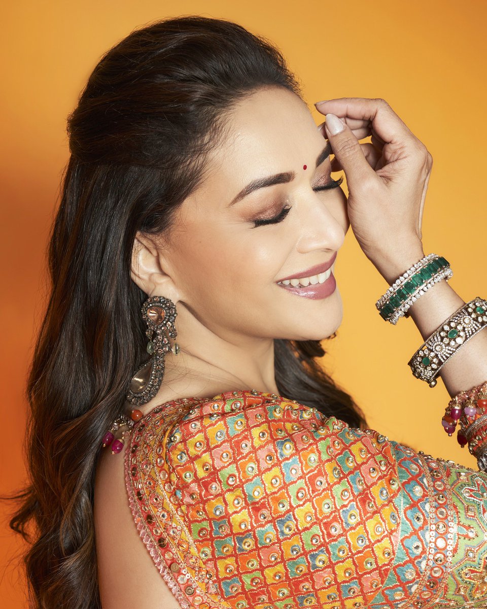 MadhuriDixit tweet picture