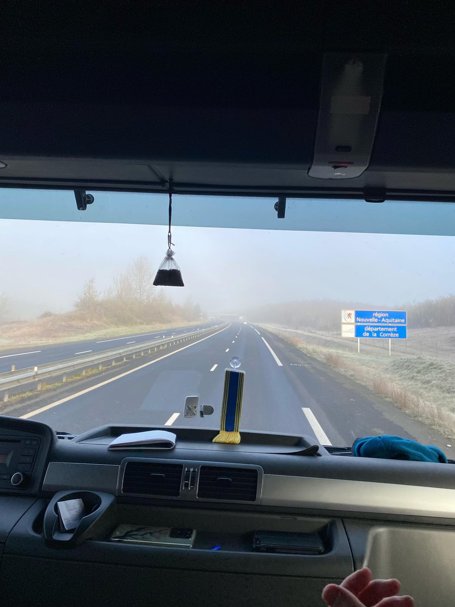 YolaineCabot's tweet photo. Nouvelle semaine,nouvelles aventures !! 
En route pour des élèves de @ConduiteRoutier du @JGallieni en direction de Châteauroux pour effectuer un transport avec un de nos partenaires. 

👉 Départ de nuit 
👉 Transits de départements avant de charger

✅ Fiers de leur formation https://t.co/O6LV4zYtwR