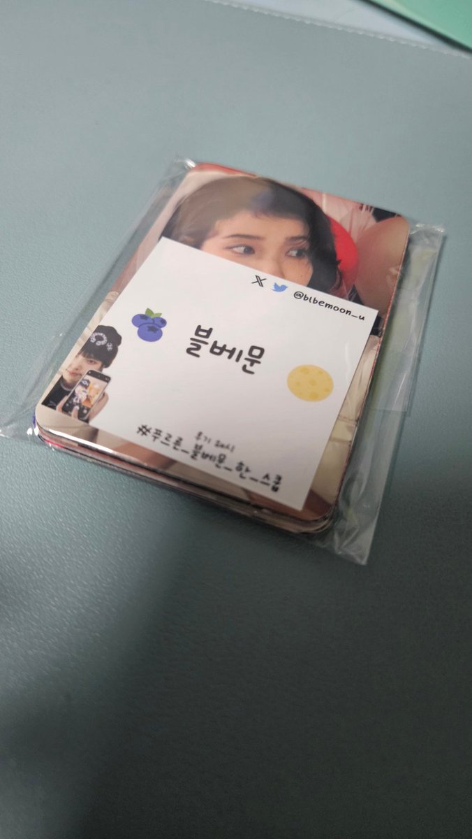 처음뵈었는데 진짜 말씀해주신대로.. 포카 13장 주셨어요

흑흑 감사합니다!

#푸르른_블베문_한_스쿱