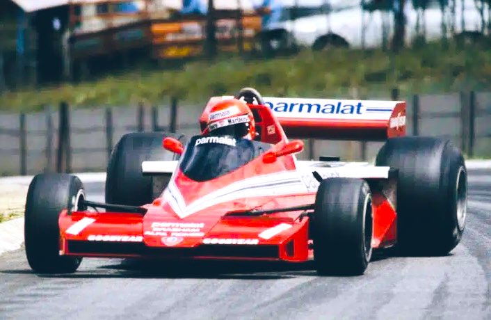 I’ve been asked a few questions about the ’78 #SouthAfricanGP following my earlier tweet (below). In re-reading contemporary reports I was reminded that Lauda put his Brabham BT46 on the pole on its debut - his only Brabham pole - & I found this superb pic of him doing just that.