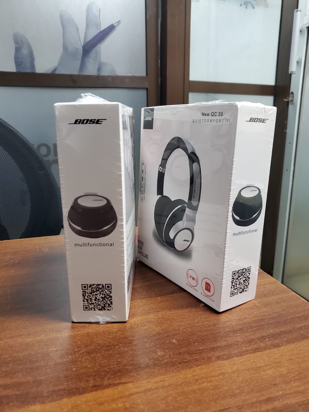 Kurunzi Tech on X Bose qc 39 Bluetooth headphones. with aux slot. with mem card slot. it s noise cancelling. with FM radio. comfort to wear. foldable it is. Price 3 000 https t PfoEbHYF4r