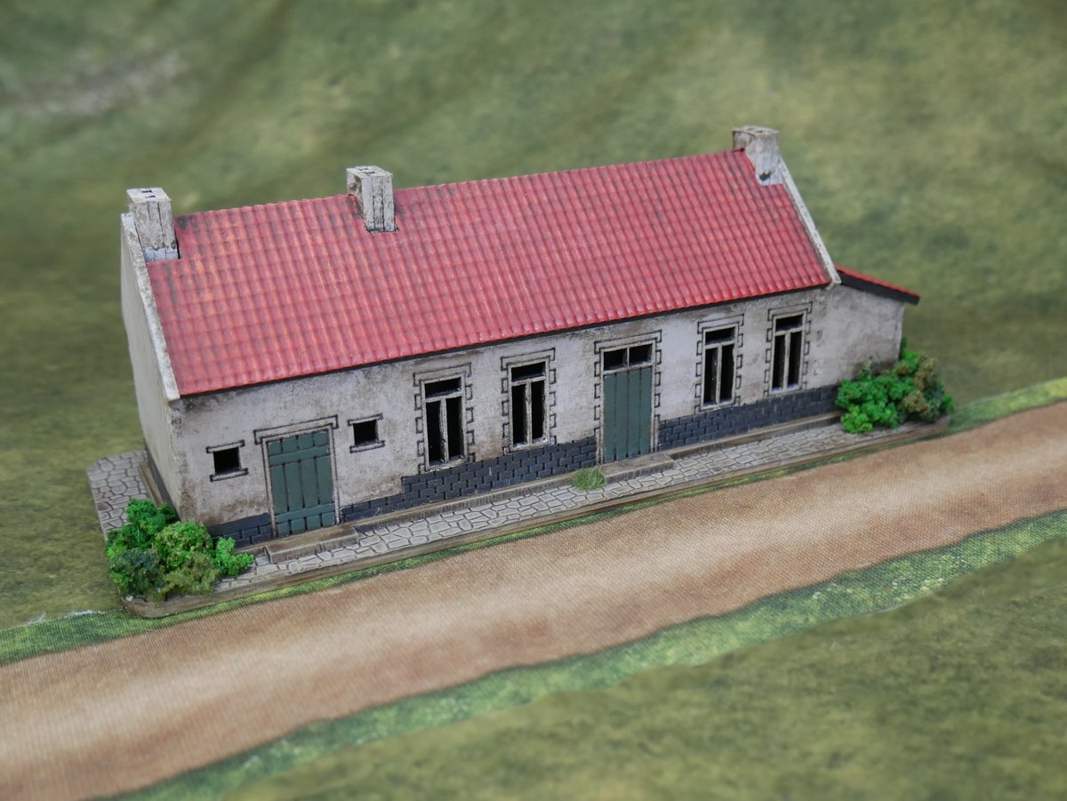15mm La Belle Alliance by @sarissaprecision and included in the @warlordgames Wellington's Army starter set for their Epic Napoleonic range. I added a plasticard roof and yard around the MDF building, but otherwise did the minimum to it. Painting video coming soon!