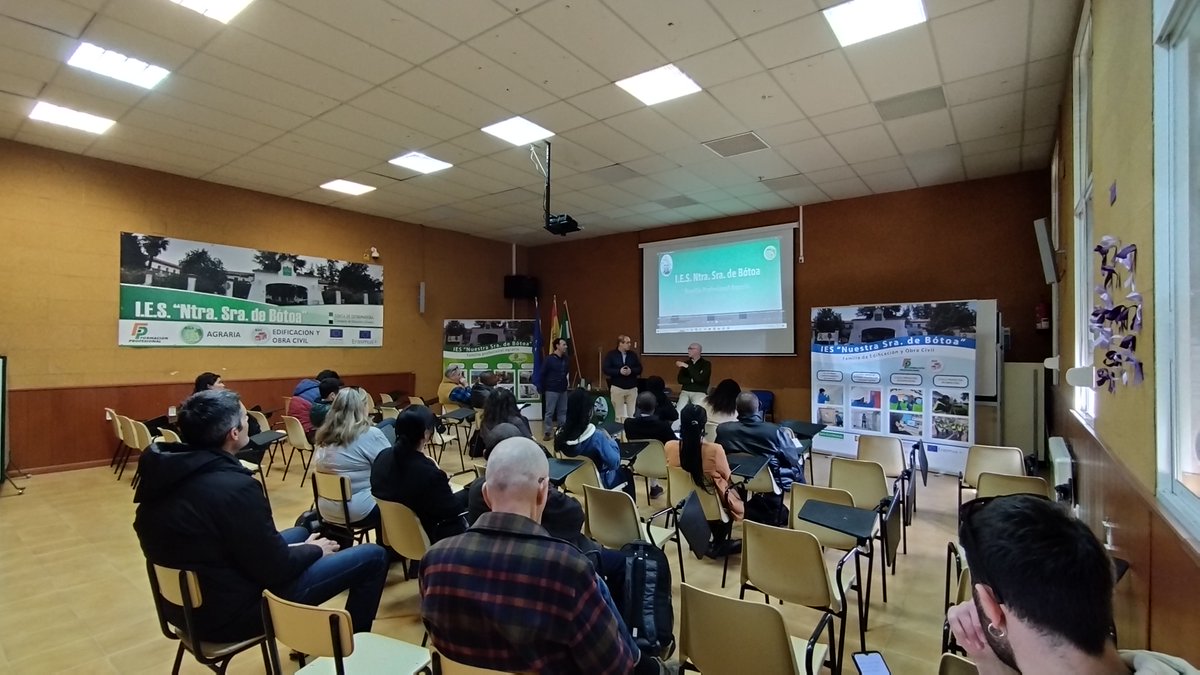 ✨ Innogestiona Ambiental organises the 'Train the Trainers' workshop in Spain 🇪🇸 (04-08/04), as part of the #Seed4Africa project consortium! 🌍🌱 Today we visited the VET School of Agriculture in Badajoz (IES Nuestra Señora de Bótoa) and @CTAEX_CIT . More tomorrow!