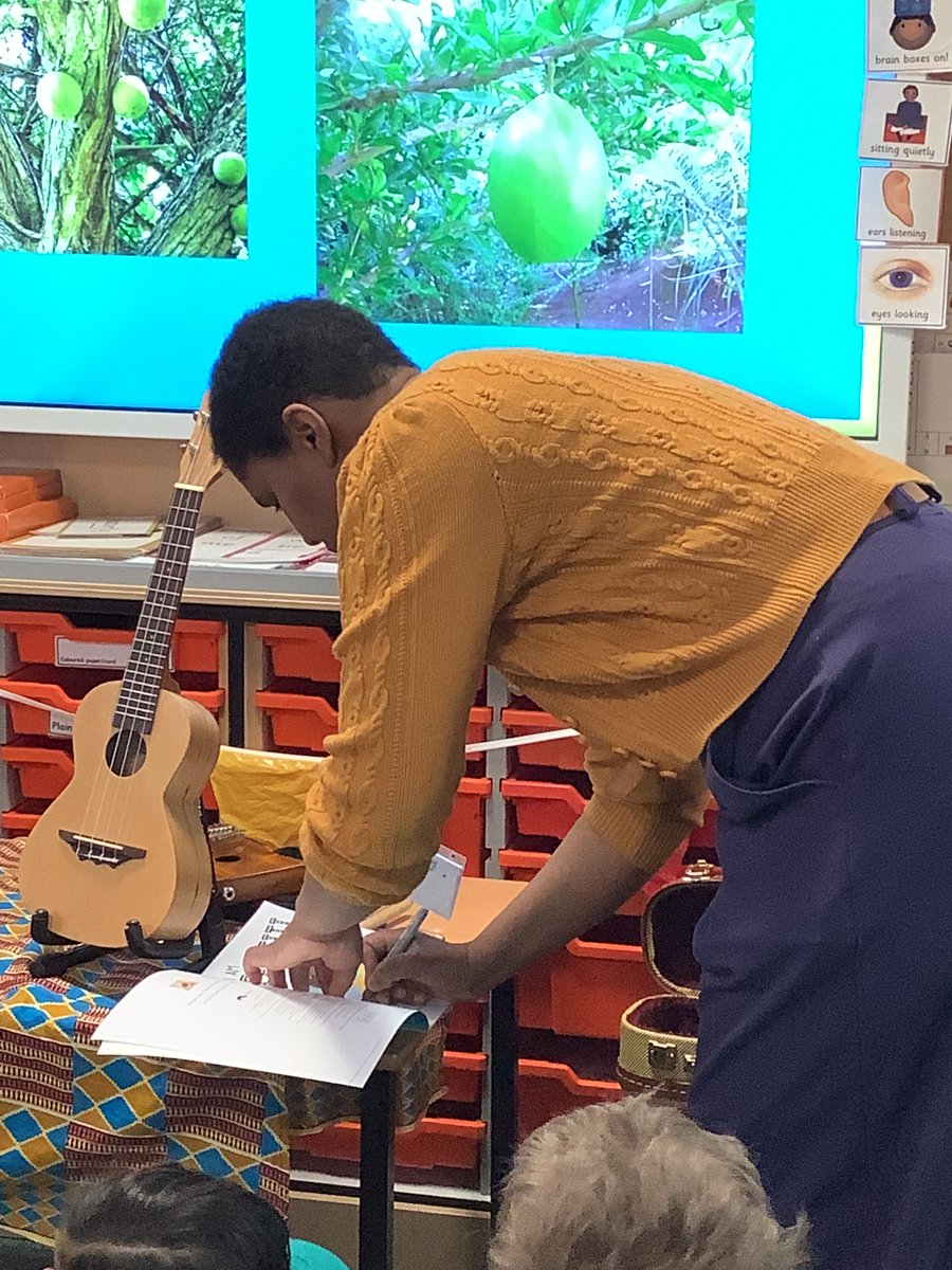 MeridianAngelPS's tweet image. Today EYFS and KS1 were lucky enough to to have sessions with the multitalented author, actress and musician @AnnemarieAnang. they heard her new story ’I Am Nefertiti‘, a wonderful story of identity and belonging @AuthorsAloudUK