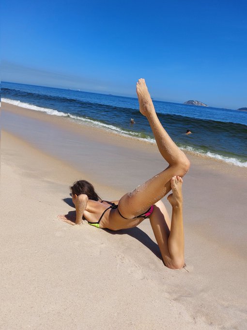 Can u also do this?😄 #yogq #acrobat https://t.co/hVBEliVBXY<a href="/tag/yogq"class="tags">#yogq</a><a href="/tag/acrobat"class="tags">#acrobat</a>