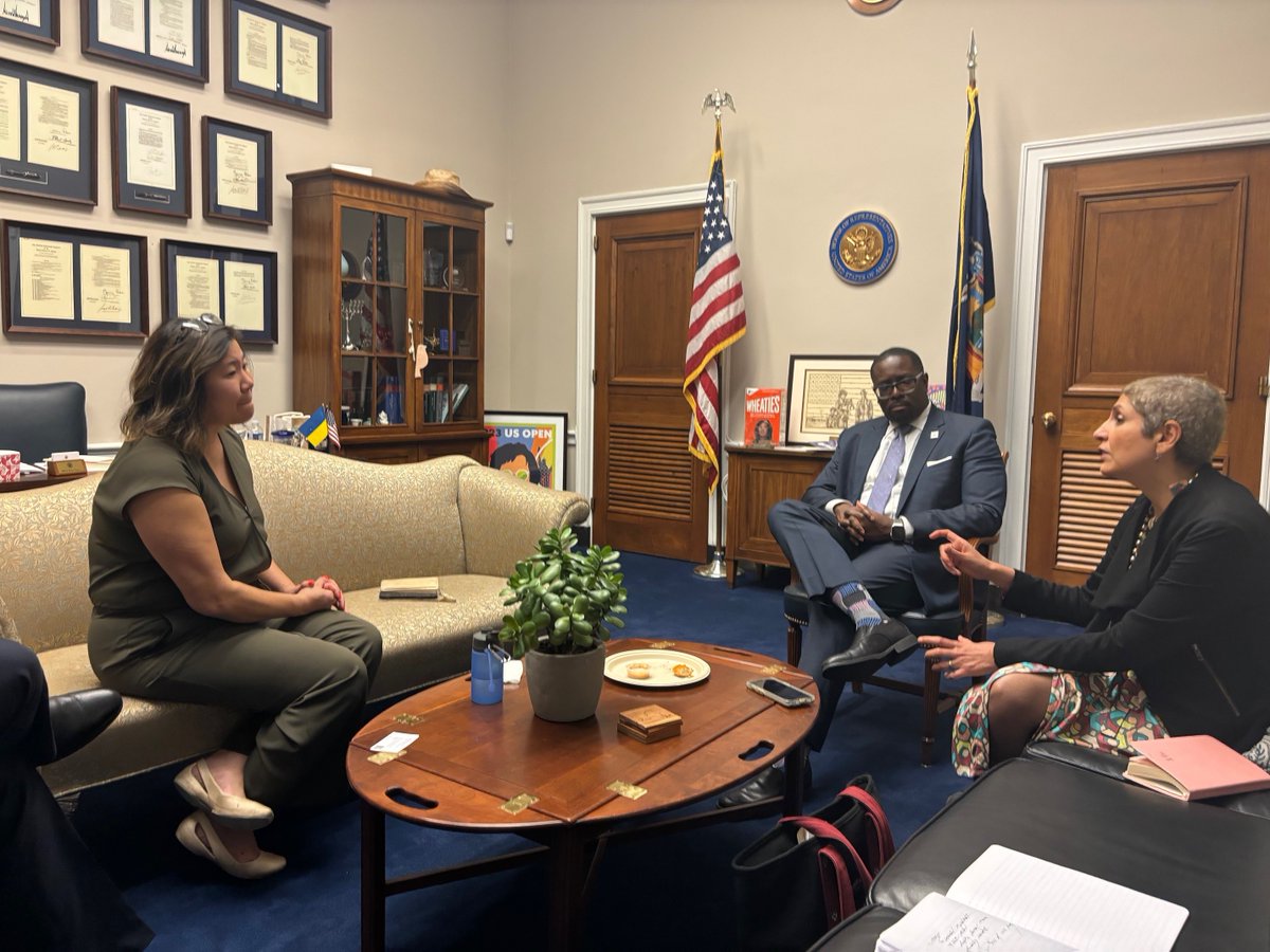 IFAD's @Jo_Puri had a very productive meeting with @RepGraceMeng . She thanked her for supporting @IFADs mission to address the root causes of hunger and poverty.