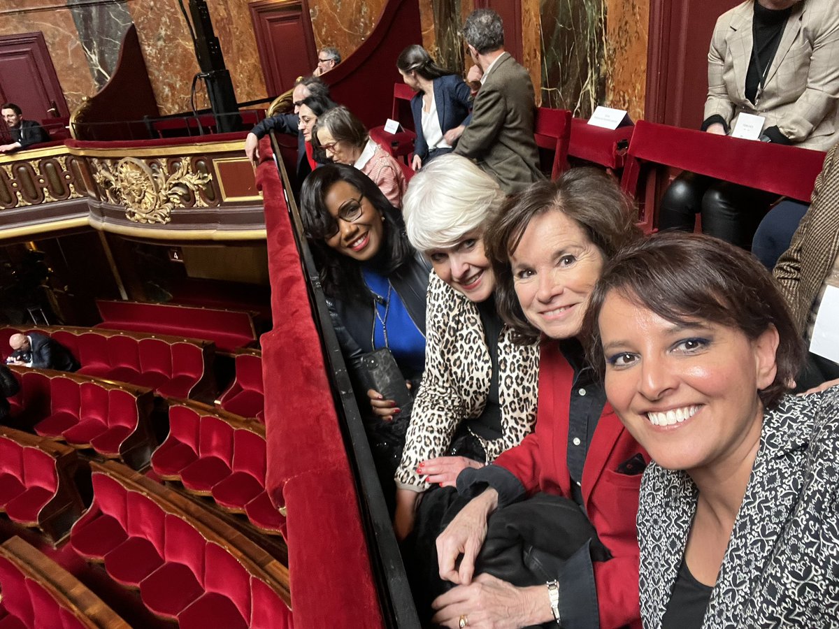 Plus de 2 siècles après le serment du jeu de Paume «  Nous jurons de ne jamais nous séparer et de nous réunir partout où les circonstances l’exigeraient »
Unies au congrès pour ce jour historique