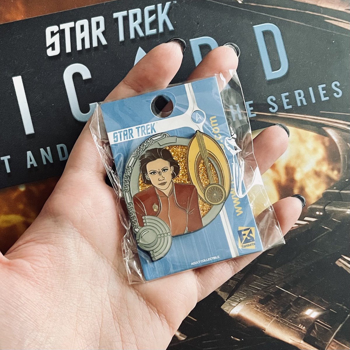 I found in my mailbox, this morning, a new #KiraNerys pin for my collection (by @Section31Supply @FanSets) 🤩🙌 #StarTrek