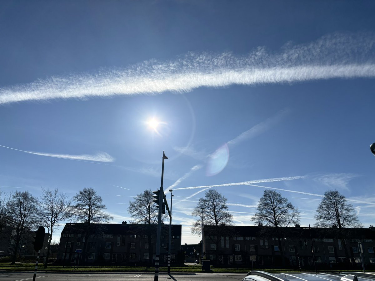 itsmeSZ's tweet photo. Verschillende soorten strepen ..
#Toestand in de lucht https://t.co/6Ei4DSMxbM