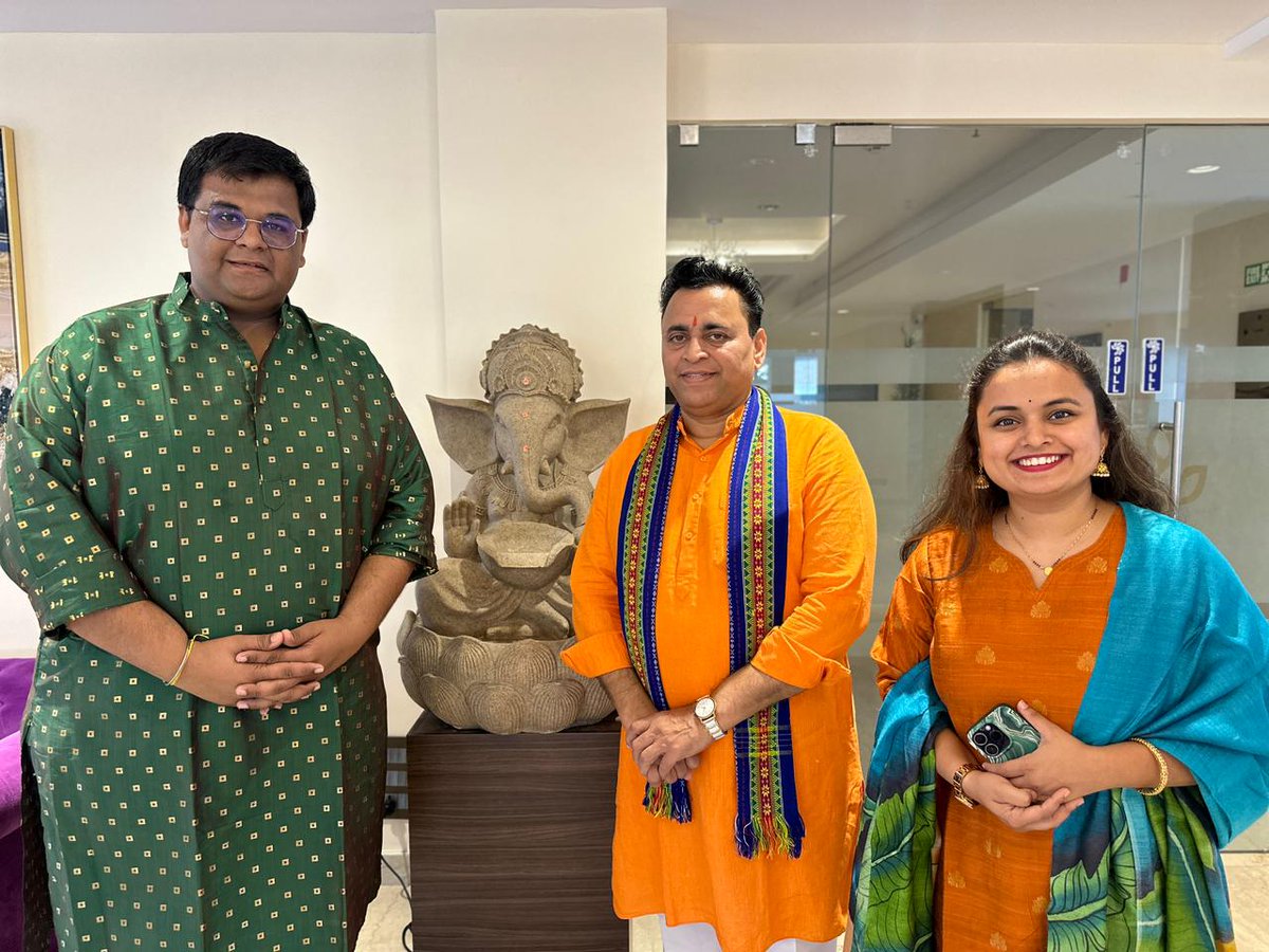 Sunil_DeodharMH's tweet photo. अंदमान बोलवतंय…

अंदमानच्या निसर्गरम्य सप्तद्वीपांच्या सौंदर्याचा विलक्षण अनुभव,सेल्युलर जेलमध्ये सावरकर आणि त्यांच्या अन्य क्रांतिकारकांनी देशासाठी सहन केलेल्या असह्य यातनांच्या स्मृतींचे पुण्यस्मरण यांचा एकत्रित अनुभव घेण्यासाठी @parth_bawaskar आणि मुग्धा वैशंपायन यांनी आयोजित केलेल्या या टूरमध्ये सहभागी व्हा…