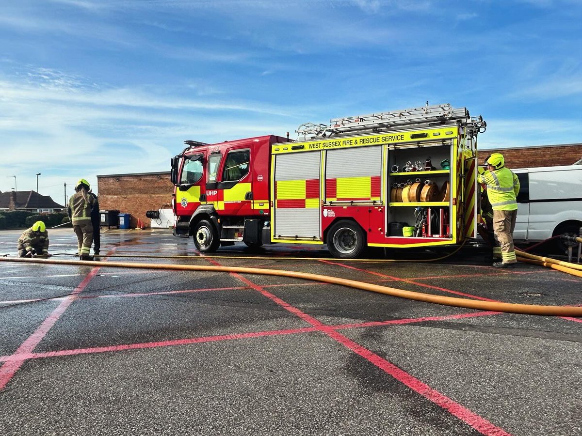 Training this morning and crew continued to familiarise themselves with our new first pump. Our Volvo appliance is now on the run and responding to emergencies. 🚒🚒