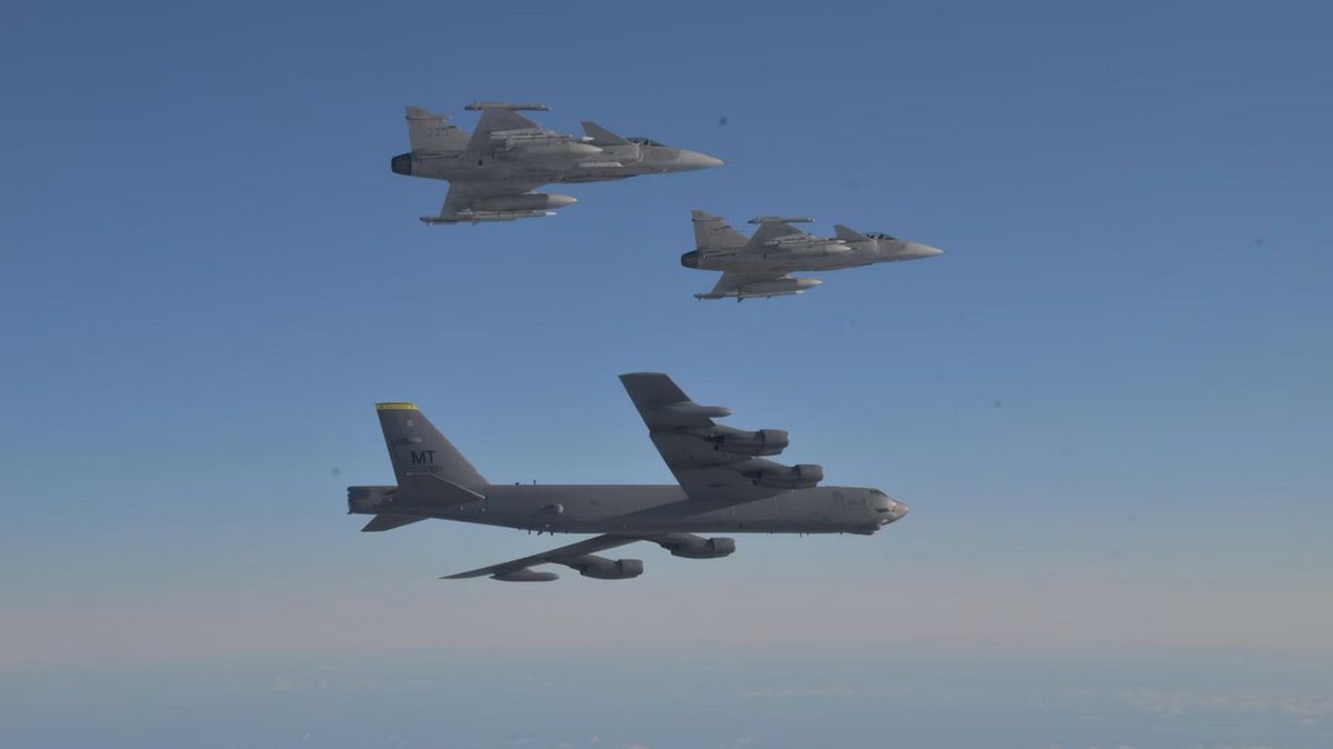March 6th training event - USAF Bomber Task Force B-1B and B-52H bombers escorted by JAS 39 #Gripen fighters. Visible over large parts of #Sweden - incl over central Stockholm and Uppsala. mynewsdesk.com/se/forsvarsmak… #BTF #NATO #NordicResponse24