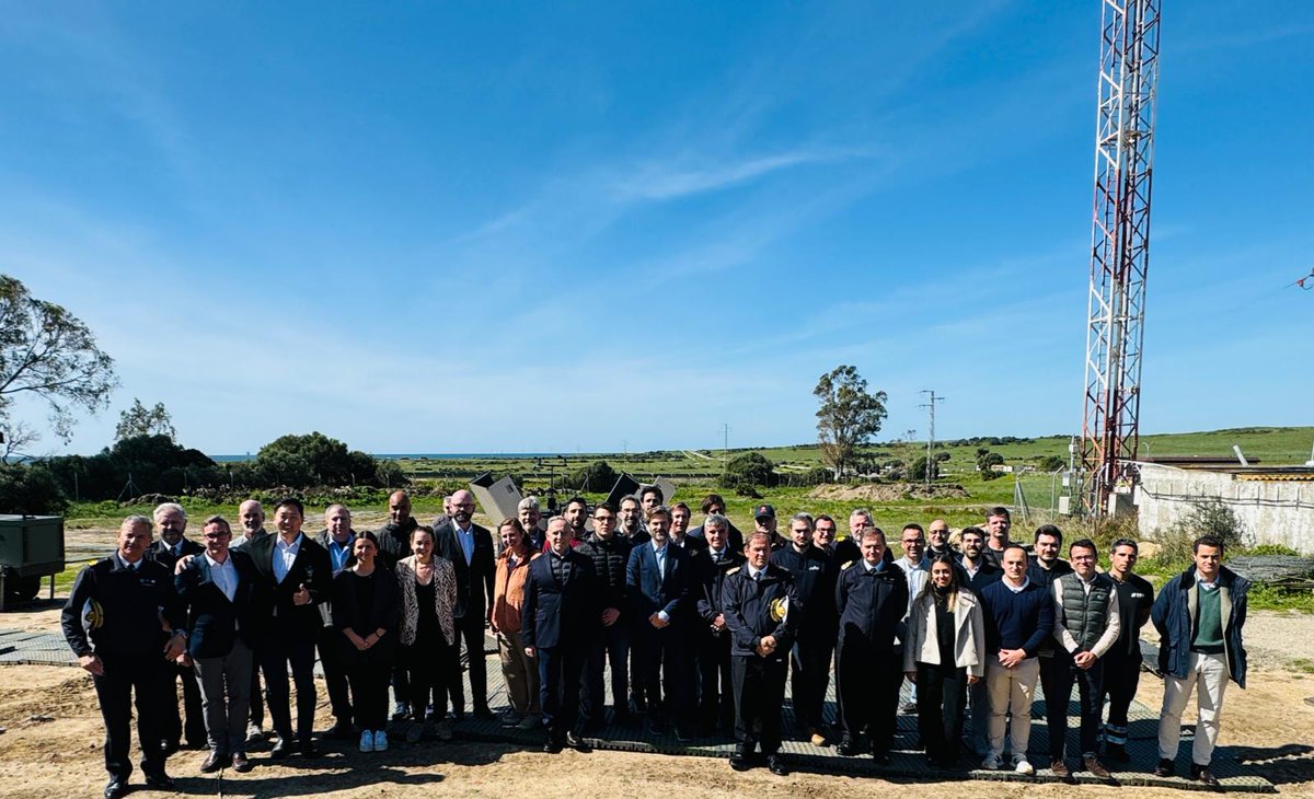 ESPDEF_CERT's tweet photo. Hemos conseguido sentar a @Telefonica, @EMADmde  representado por #CMOPS y @Armada_esp representada por #ALFLOT, para mostrar a una delegación del Pentágono @DeptofDefense  las capacidades de una burbuja 5G en "acción" https://t.co/ptA4C5XYhq