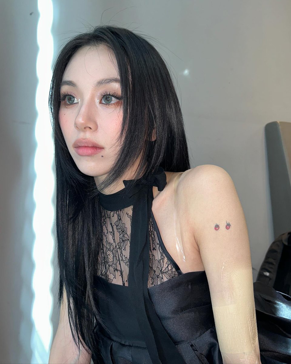 SubjectKpop's tweet photo. Chaeyoung's Instagram update

🖤

#TWICE #트와이스 @JYPETWICE https://t.co/2ENhS4vzYR