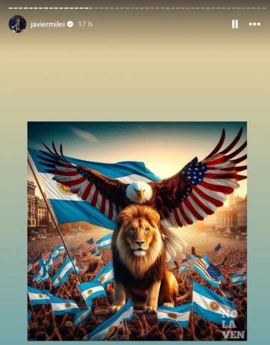AliciaCastroAR's tweet photo. Presidente @JMilei aka Estatua de la Libertad, aka Moises, también se autopercibe como un león de película que deja ruinas atrás ( Gaza?) y es llevado en andas x homúnculos con banderas argentinas. Pero, sobre todo, es conducido por el Aguila q despliega la bandera de EEUU. Colonialismo explícito.