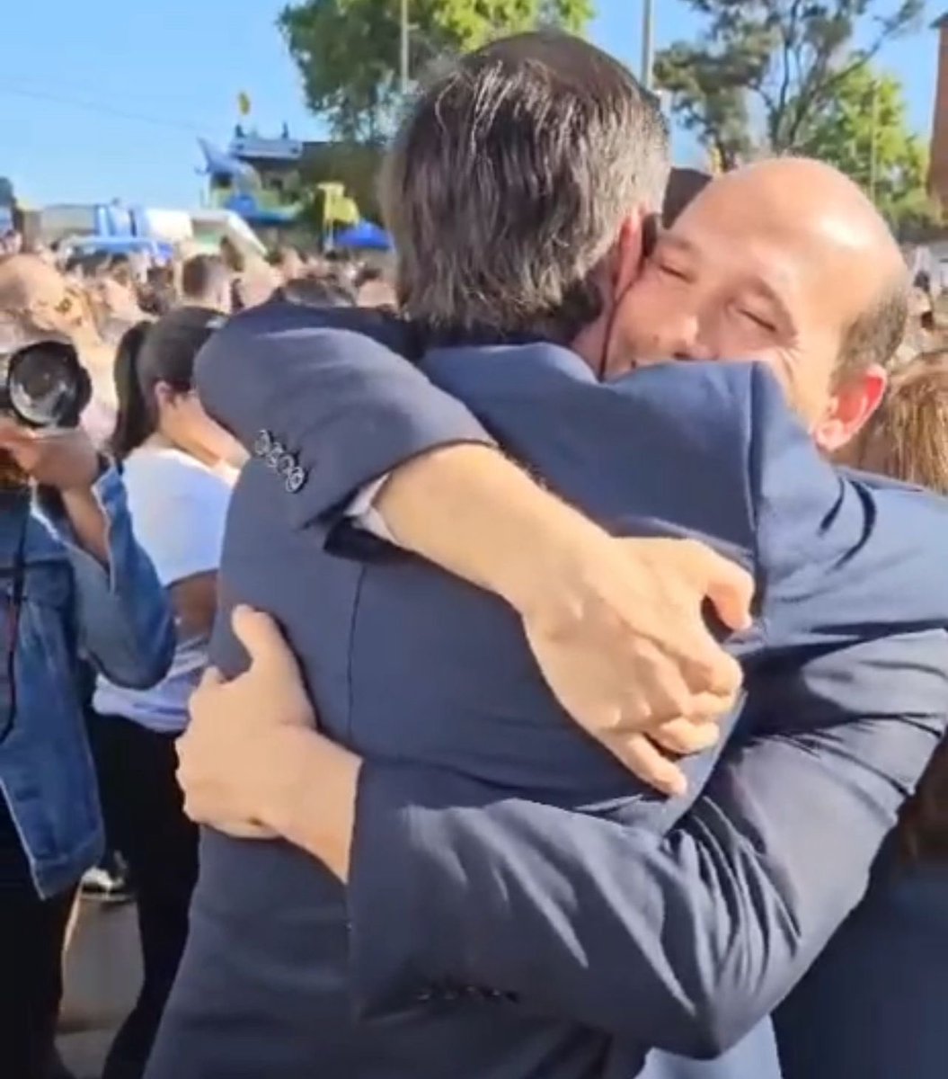 Martín Lema es un compañero de ruta de toda la vida. Un metedor, un apasionado de lo que hace, un incansable remador de causas, con una energía inagotable, un compromiso sin límites y una gran capacidad de trabajo en equipo. Su presente es brillante y su futuro prometedor.