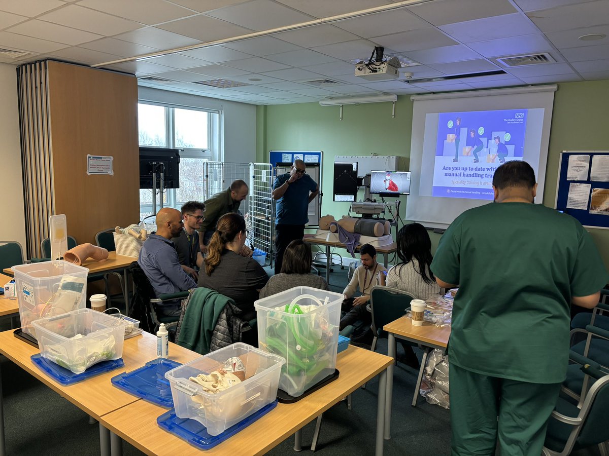 Thankyou to @sharifi_em for teaching WMEM trainees. These sessions incorporate different emergency department scenarios & skills training whilst in a simulated environment. Contact the team ☎️ for more information ext 1319