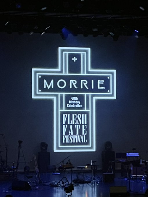 久しぶりにライブとやらに行ってきました✨ 還暦のMORRIEさんをお祝いして、色々想うことがありました。  歳を取っても素敵かどうかは、マインド次第なのかもしれないなぁ。 良い歳の取り方をしたいねぇ。  MORRIEさん、おめでとうございます✨✨ いつも目標をありがとうございます😊