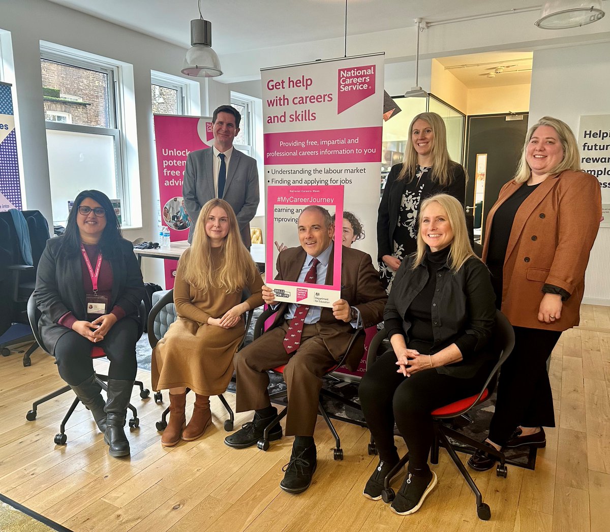 Today we were proud to show Minister for Skills, Apprenticeships and Higher Education @halfon4harlowMP our service in London.

He met customers we've helped complete Skills Bootcamps and are now helping find apprenticeship opportunities

#MyCareerJourney #SkillsBootcamps #NCW2024