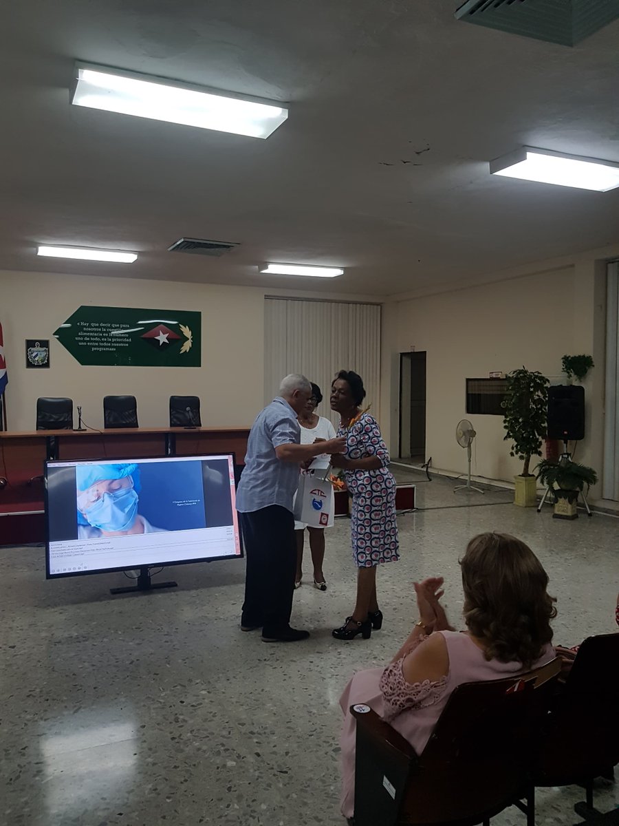 Toda mujer tiene alma de flor.Más reaparece en la tierra que la nutre.Reconocen el SNTIAP y el MINAL a 15 mujeres que han aportado al desarrollo de la Industria Alimentaria, en diferentes etapas y responsabilidades#VencedorasDeImposibles.#MinalXCuba.